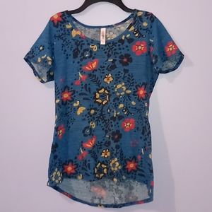 Lularoe t-shirt.